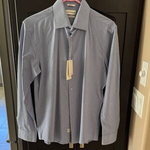 Lucky Brand Men's Dress Shirt in Light Blue. 4 Way Stretch NWT M